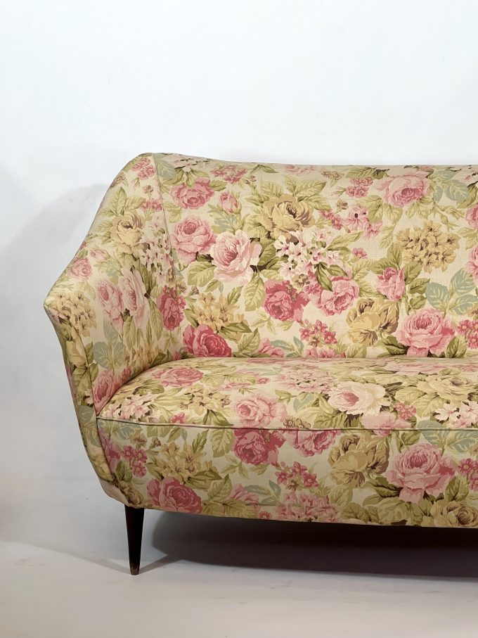Mid-century Italian two-seater sofa in the style of Gio Ponti