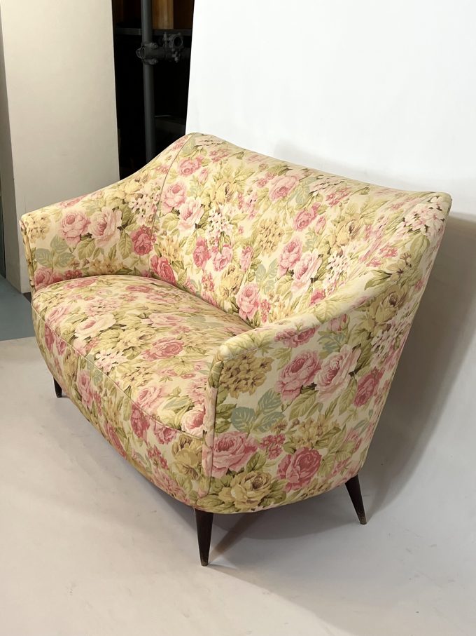 Mid-century Italian two-seater sofa in the style of Gio Ponti