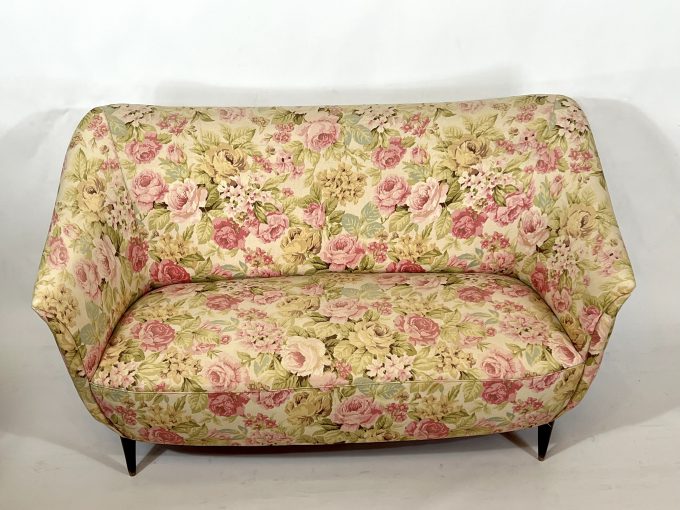 Mid-century Italian two-seater sofa in the style of Gio Ponti