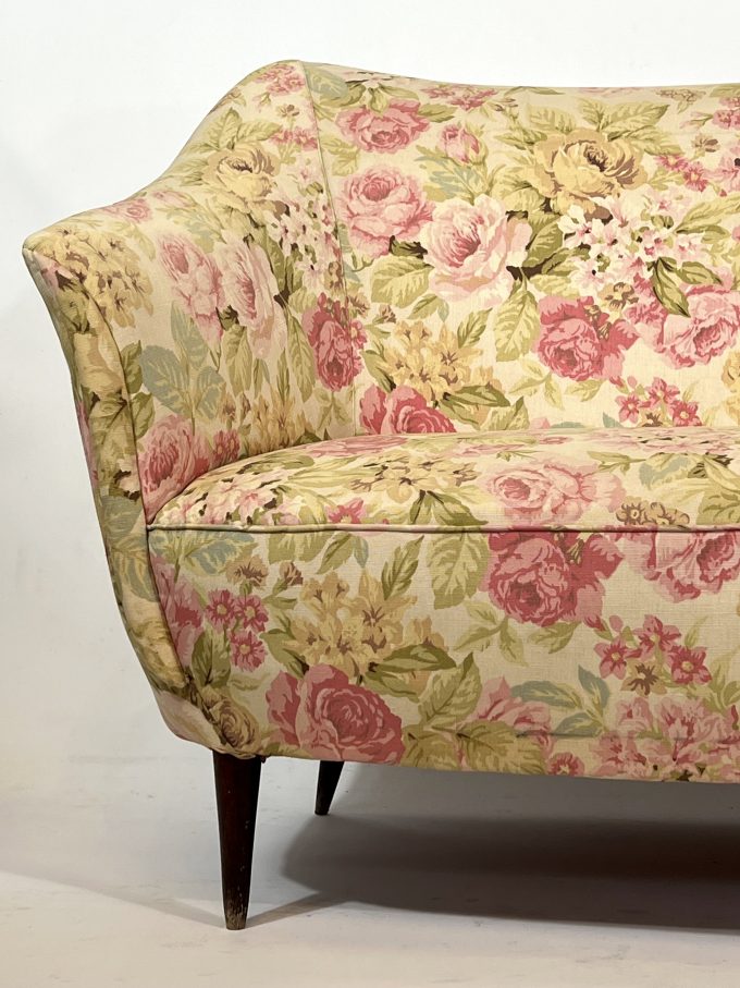 Mid-century Italian two-seater sofa in the style of Gio Ponti