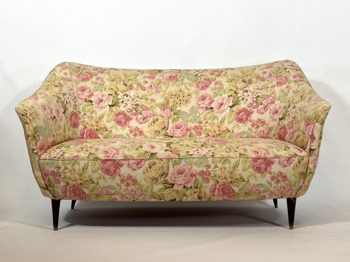 Mid-century Italian two-seater sofa in the style of Gio Ponti