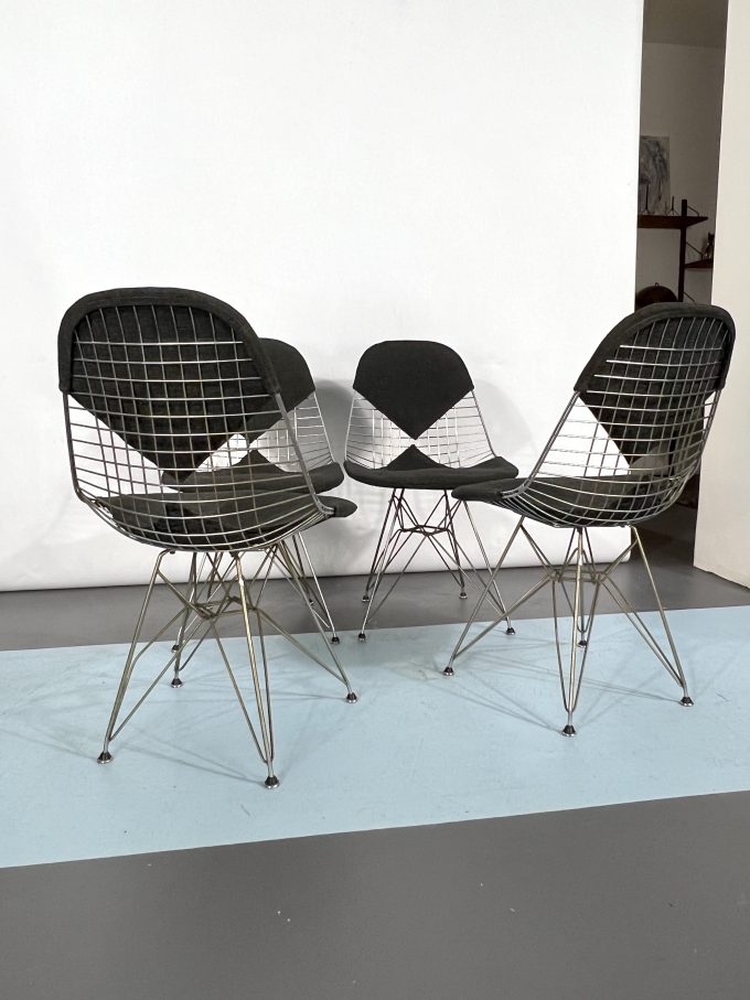 Mid-century Modern Set of four DKR Bikini Chairs by Charles Eames