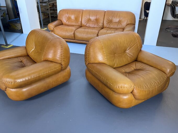 Vintage Sofa Set in cognac leather by Sapporo for Mobil Girgi. Italy 1970s