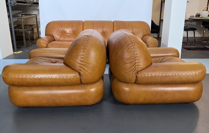 Vintage Sofa Set in cognac leather by Sapporo for Mobil Girgi. Italy 1970s