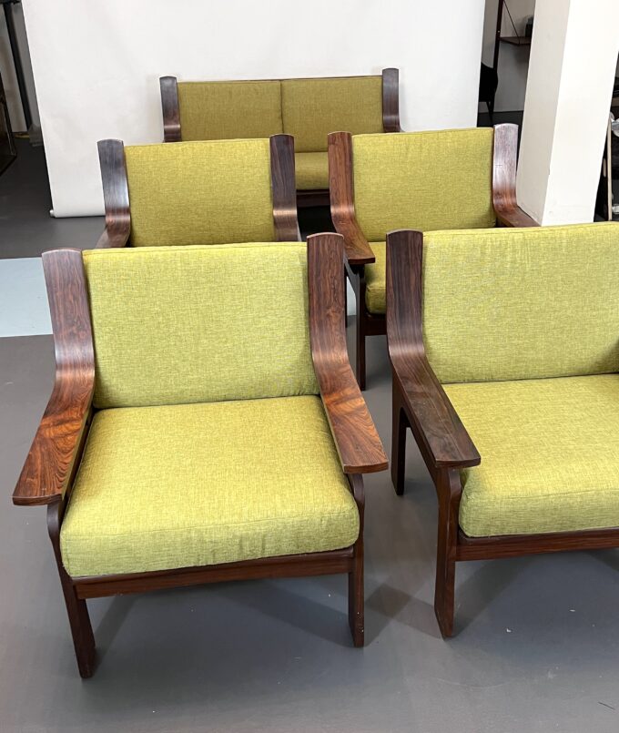 Mid-Century Set of four armchairs and a sofa in wood and green fabric. Italy 1960s