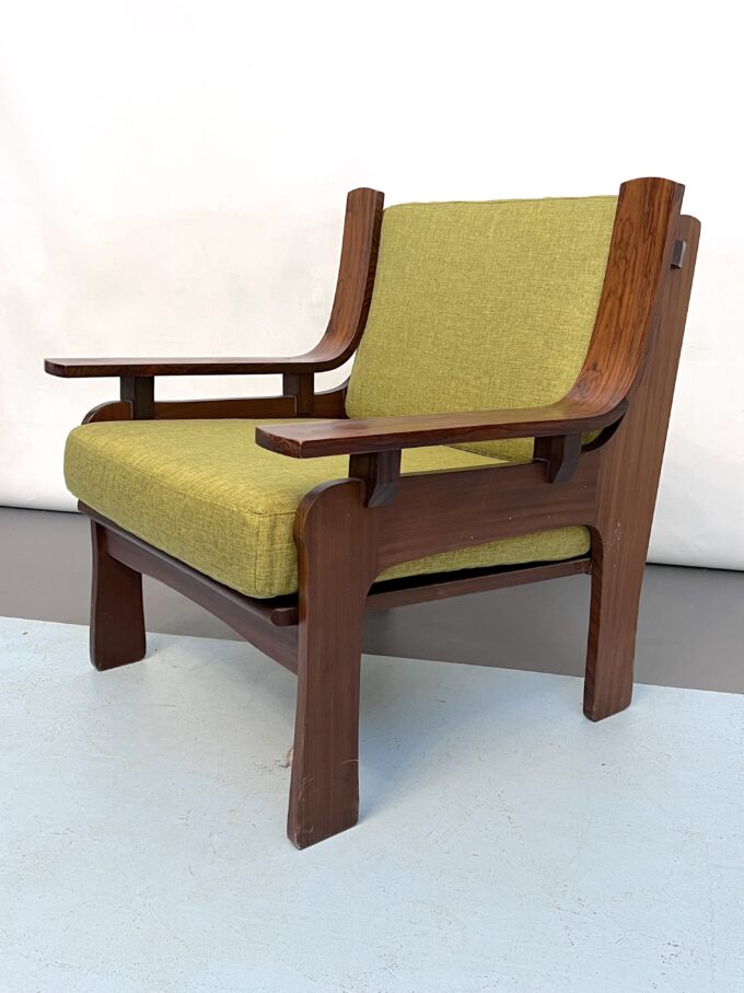 Mid-Century Set of four armchairs and a sofa in wood and green fabric. Italy 1960s