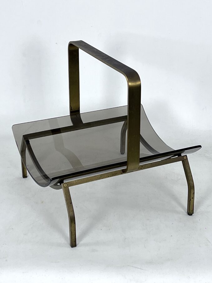 Fontana Arte, Mid-Century brass and curved glass magazine holder. Italy 1960s