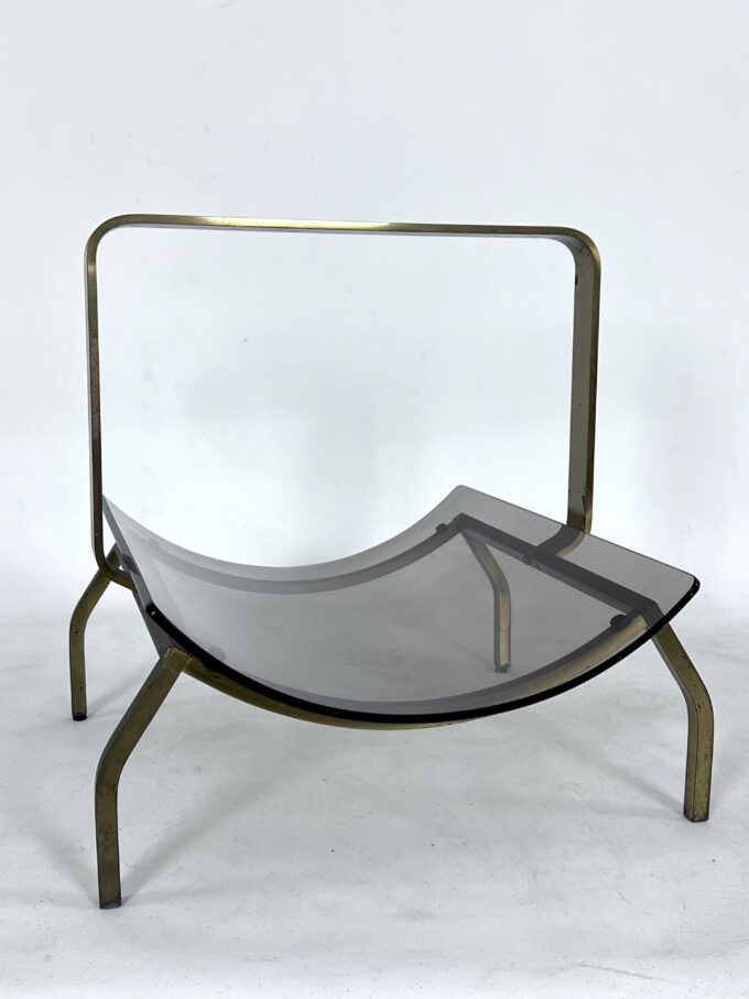 Fontana Arte, Mid-Century brass and curved glass magazine holder. Italy 1960s