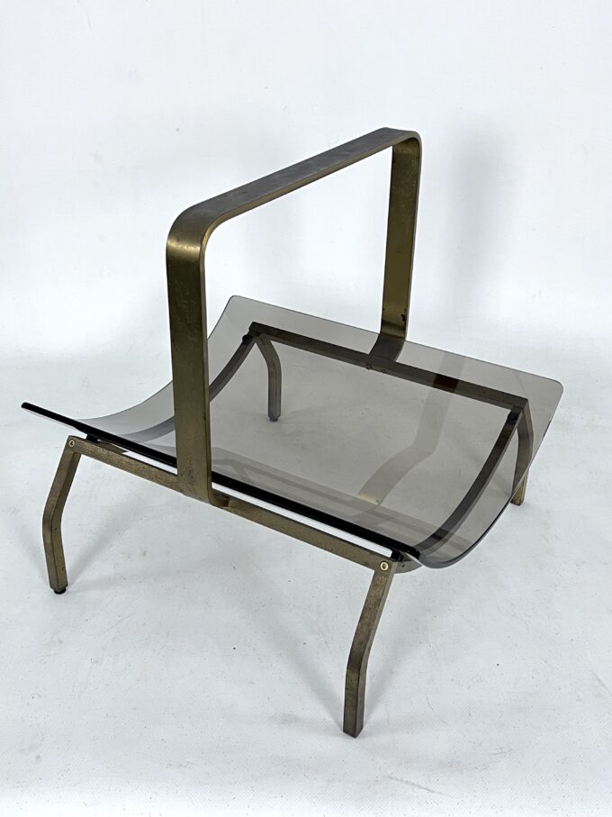 Fontana Arte, Mid-Century brass and curved glass magazine holder. Italy 1960s