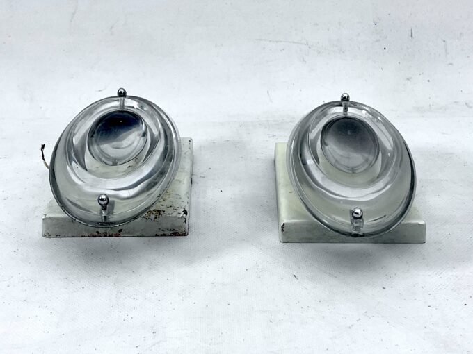 Oscar Torlasco, postmodern pair of Italian sconces in chrome and glass. 1970s