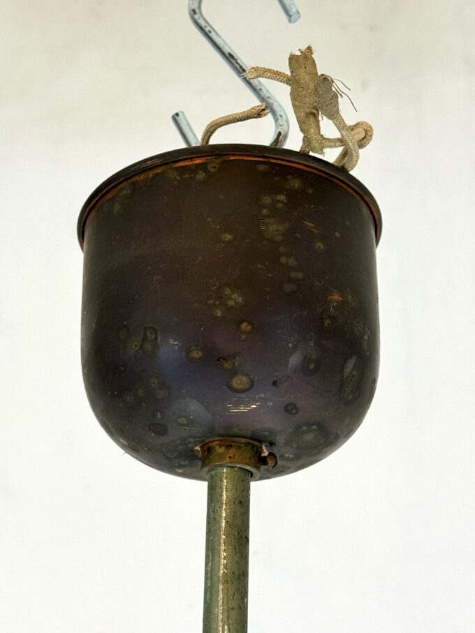 Pietro Chiesa, Art Deco chandelier in solid lacquered brass and glass. Italy 1930s