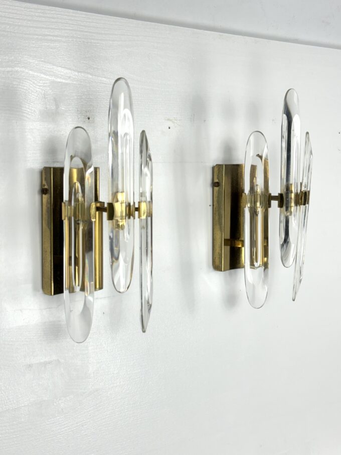 Pair of Sciolari sconces in glass and gilded brass. Italy 1970s