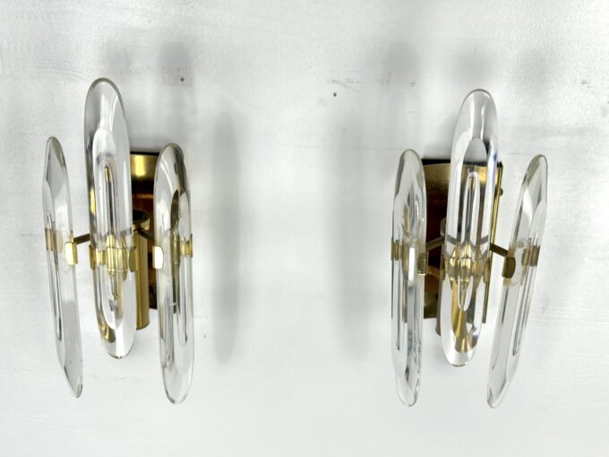 Pair of Sciolari sconces in glass and gilded brass. Italy 1970s