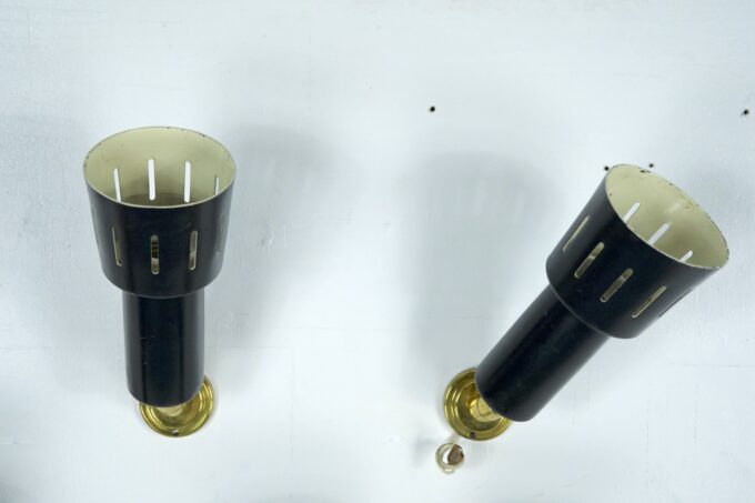 Set of five Stilnovo manner spotlights in brass and lacquered metal. Italy 1960s