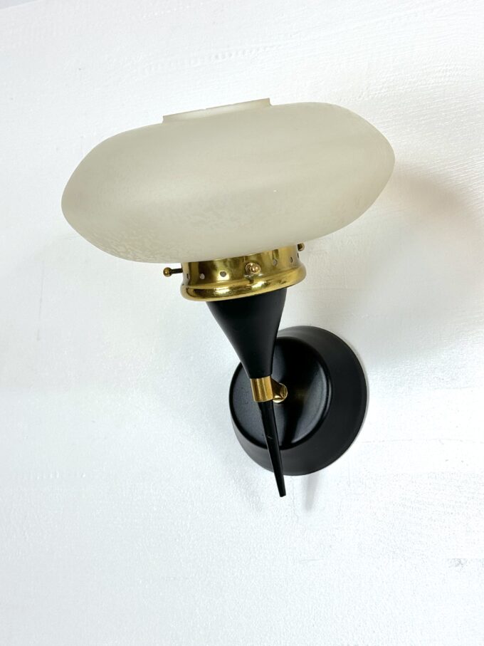 Italian Mid-Century Set of three Stilnovo sconces in brass and etched glass