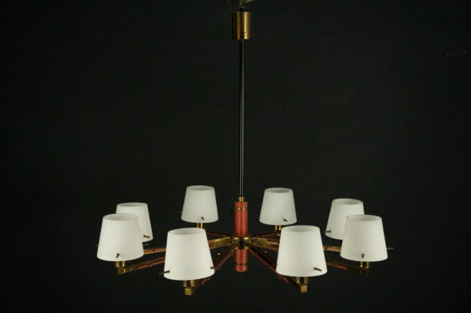 Mid-Century 8 arms Stilnovo chandelier in opaline, brass and red lacquer. Italy 1950s