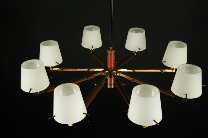 Mid-Century 8 arms Stilnovo chandelier in opaline, brass and red lacquer. Italy 1950s