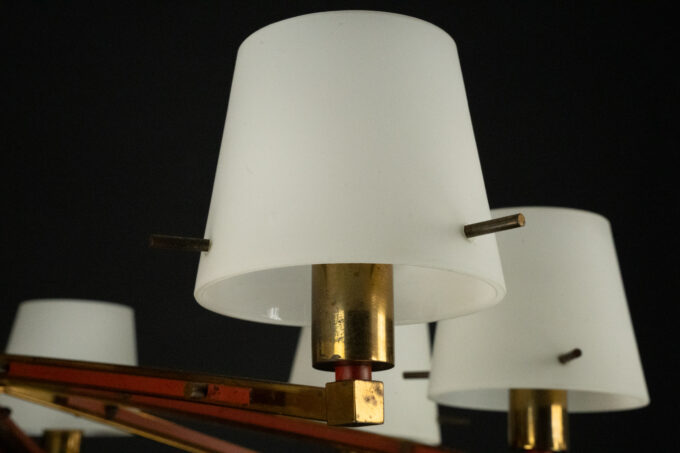Mid-Century 8 arms Stilnovo chandelier in opaline, brass and red lacquer. Italy 1950s