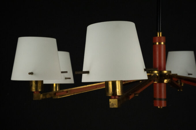 Mid-Century 8 arms Stilnovo chandelier in opaline, brass and red lacquer. Italy 1950s