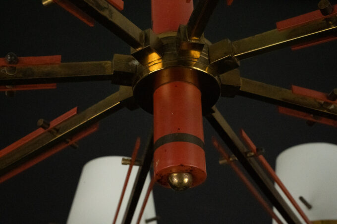 Mid-Century 8 arms Stilnovo chandelier in opaline, brass and red lacquer. Italy 1950s