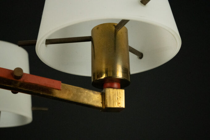 Mid-Century 8 arms Stilnovo chandelier in opaline, brass and red lacquer. Italy 1950s