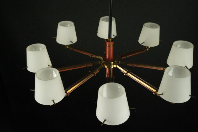 Mid-Century 8 arms Stilnovo chandelier in opaline, brass and red lacquer. Italy 1950s