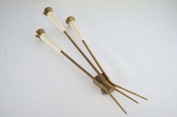 Mid-Century pair of large brass sconces attributable to Stilnovo. Italy 1950s